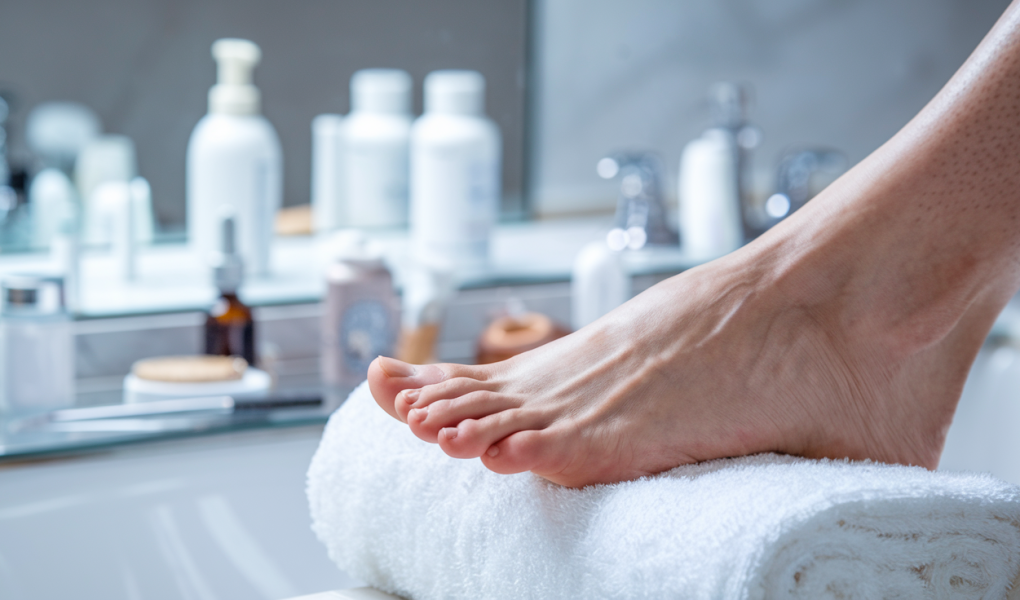 pied-serviette-salle-bains-flacons