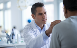medecin-blouse-blanche-cabinet-lumineux